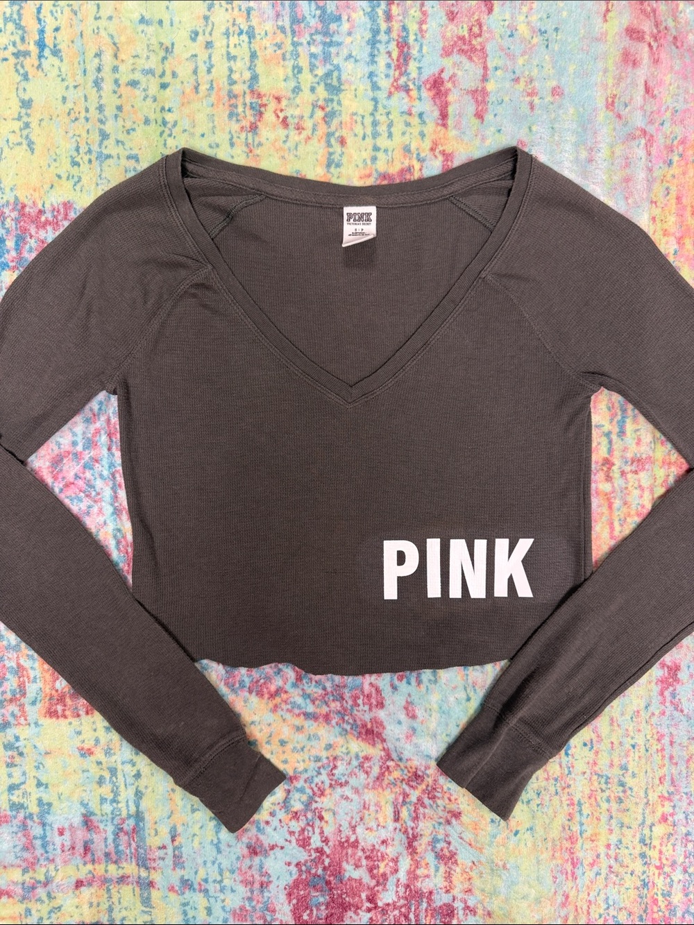 PINK Victoria's Secret Charcoal Gray V-Neck Cropped Long Sleeve Top